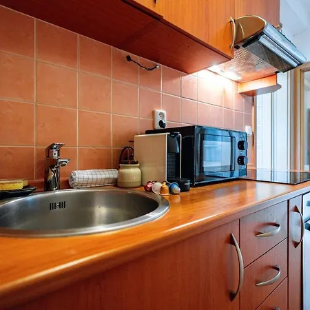 Adm Comfort - Free Parking Garage Apartment *